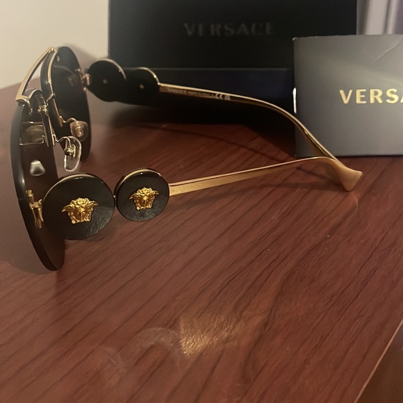 VERSACE SUNGLASSES - Picture 4 of 5